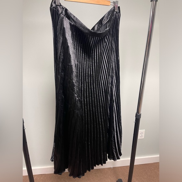 **NEW** Express High Waisted Pleated Satin Midi Skirt - Size XL - Picture 1 of 3
